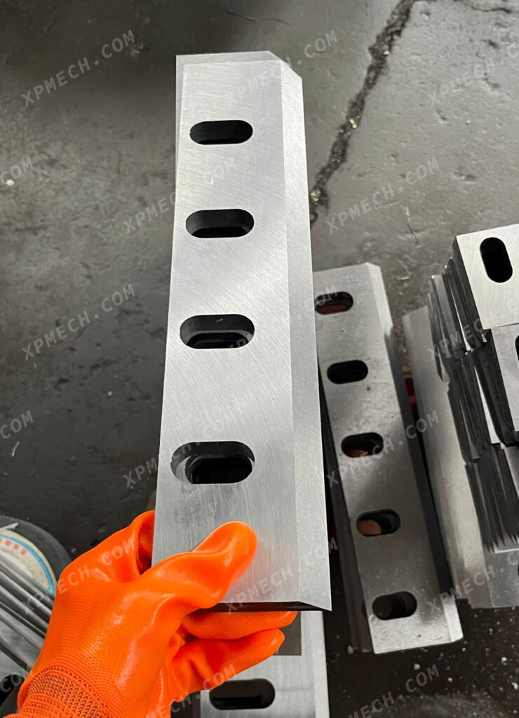 Crusher blade The Impact of Shredder Blade Material on the Shredding Performance of Different Plastics