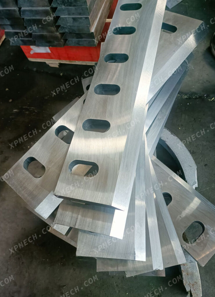 crusher blade2 The Impact of Shredder Blade Material on the Shredding Performance of Different Plastics